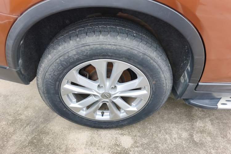 Used Nissan X-Trail 2015 2.0L CVT Comfort MAX Edition 2WD Exterior 5