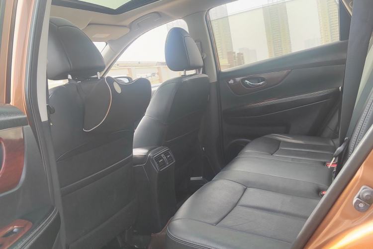 Used Nissan X-Trail 2015 2.0L CVT Comfort MAX Edition 2WD Exterior 8
