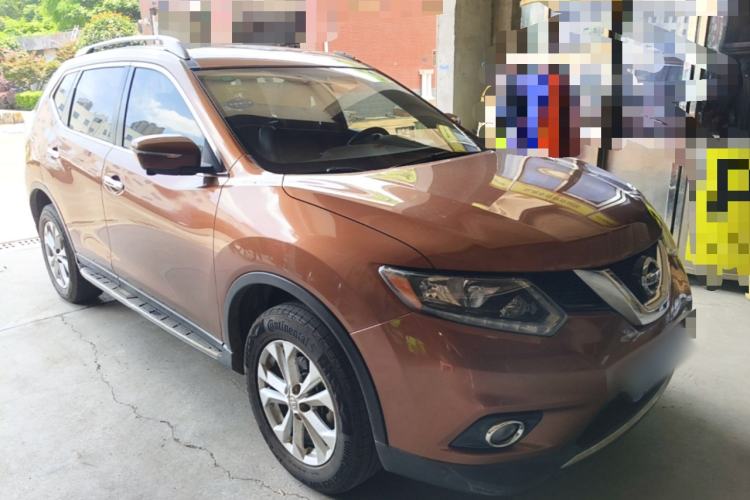 Used Nissan X-Trail 2015 2.0L CVT Comfort MAX Edition 2WD Front Right 45 Deg