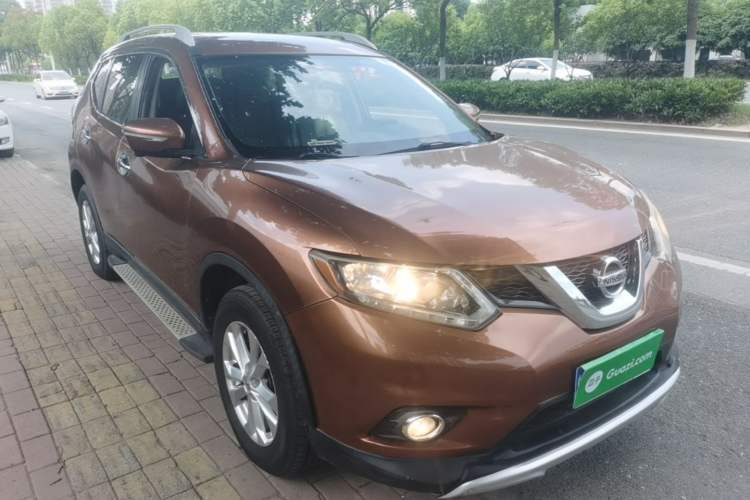 Used Nissan X-Trail 2015 2.0L CVT Comfort MAX Edition 2WD Front Right 45 Deg