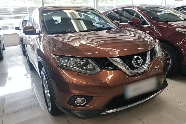 Used Nissan X-Trail 2015 2.0L CVT Comfort MAX Edition 2WD Front Right 45 Deg