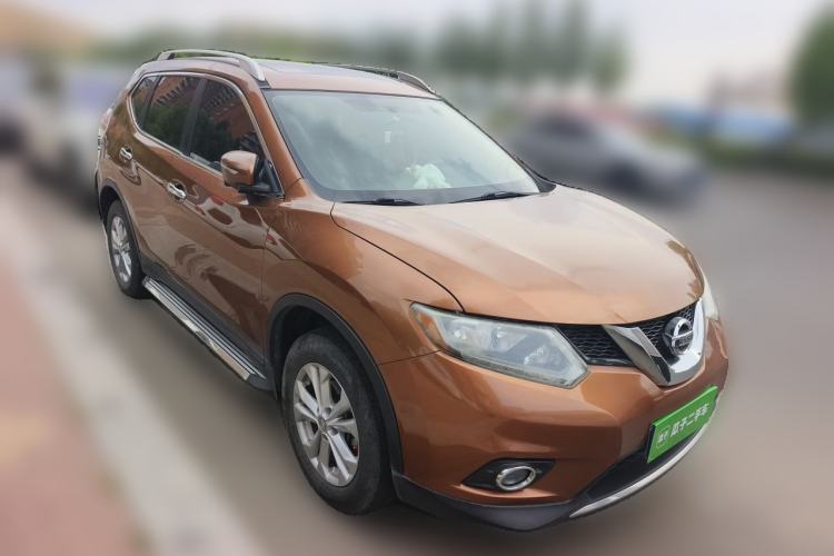 Used Nissan X-Trail 2015 2.0L CVT Comfort MAX Edition 2WD Front Right 45 Deg