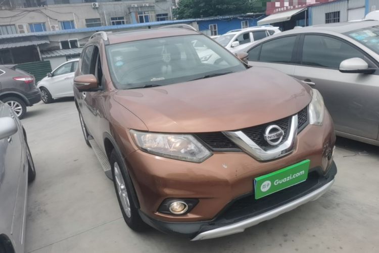 Used Nissan X-Trail 2015 2.0L CVT Comfort MAX Edition 2WD Front Right 45 Deg