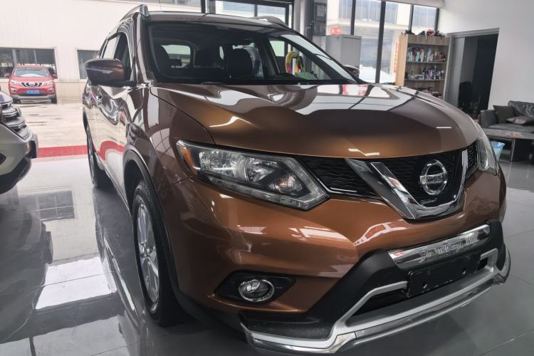 Used Nissan X-Trail 2015 2.0L CVT Comfort MAX Edition 2WD Front Right 45 Deg