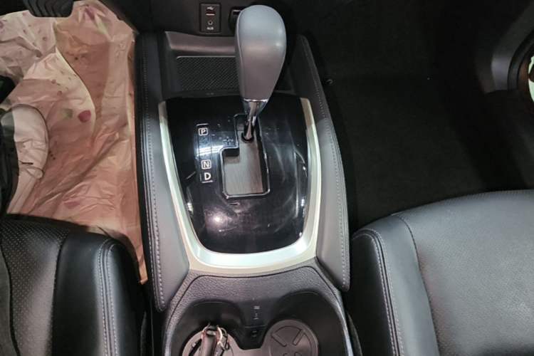 Used Nissan X-Trail 2015 2.0L CVT Comfort MAX Edition 2WD Gear Lever