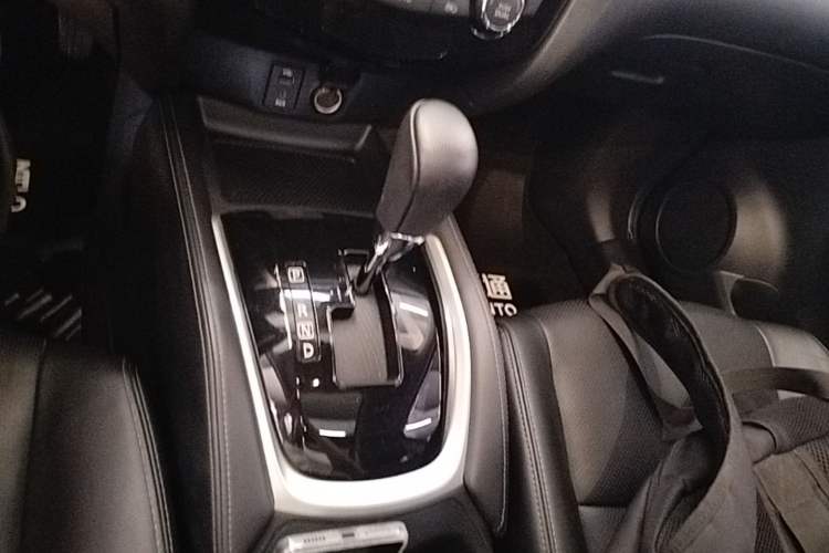 Used Nissan X-Trail 2015 2.0L CVT Comfort MAX Edition 2WD Gear Lever