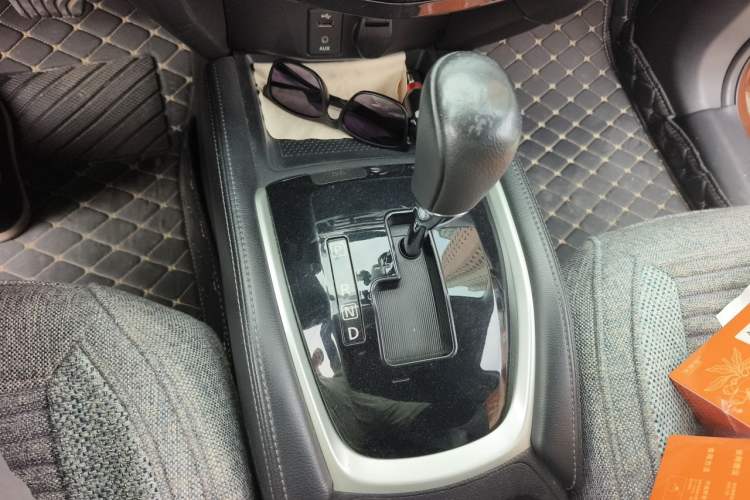 Used Nissan X-Trail 2015 2.0L CVT Comfort MAX Edition 2WD Gear Lever