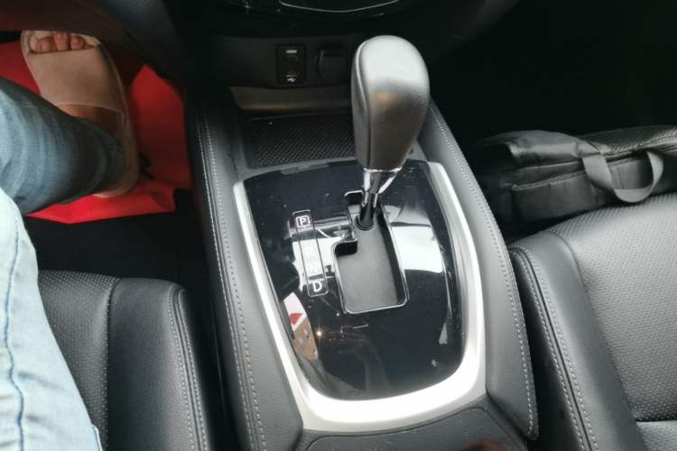 Used Nissan X-Trail 2015 2.0L CVT Comfort MAX Edition 2WD Gear Lever