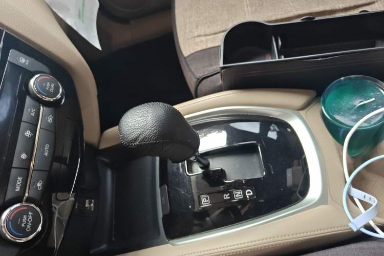 Used Nissan X-Trail 2015 2.0L CVT Comfort MAX Edition 2WD Gear Lever