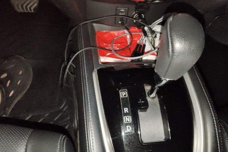 Used Nissan X-Trail 2015 2.0L CVT Comfort MAX Edition 2WD Gear Lever