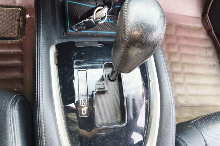 Used Nissan X-Trail 2015 2.0L CVT Comfort MAX Edition 2WD Gear Lever