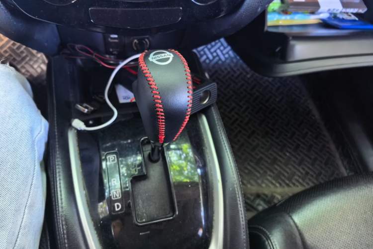 Used Nissan X-Trail 2015 2.0L CVT Comfort MAX Edition 2WD Gear Lever