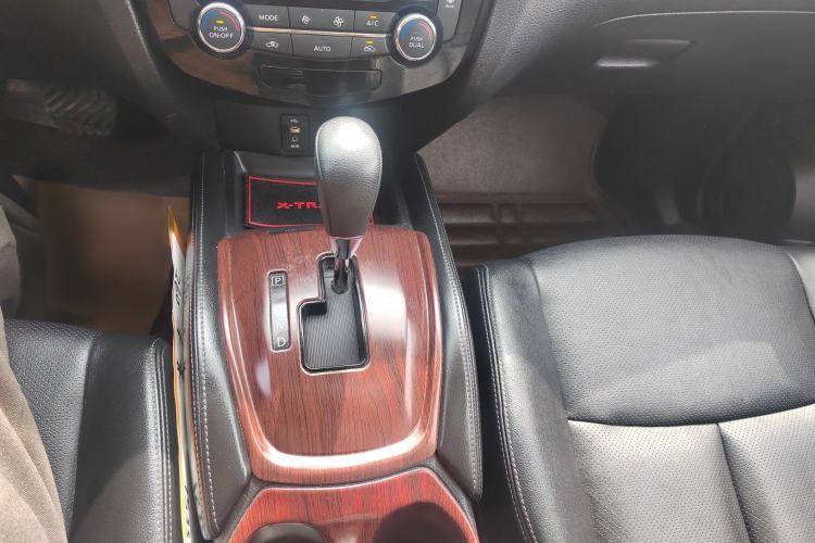 Used Nissan X-Trail 2015 2.0L CVT Comfort MAX Edition 2WD Gear Lever