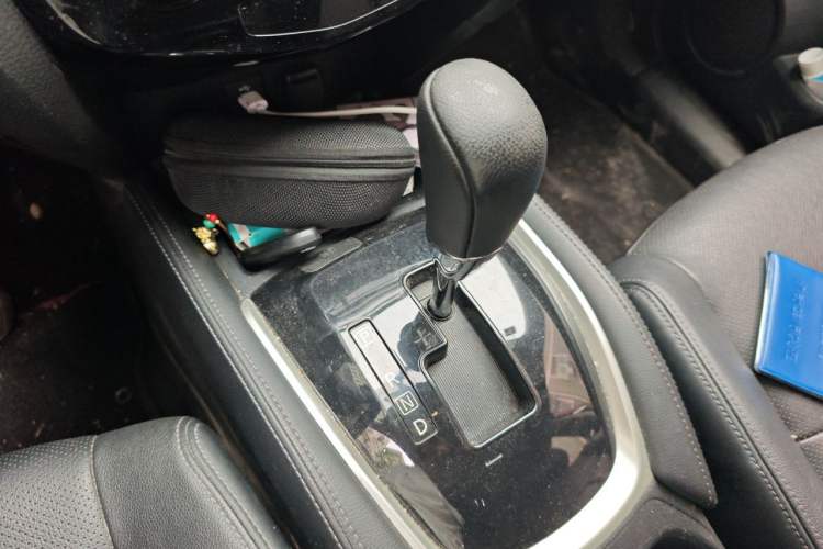 Used Nissan X-Trail 2015 2.0L CVT Comfort MAX Edition 2WD Gear Lever