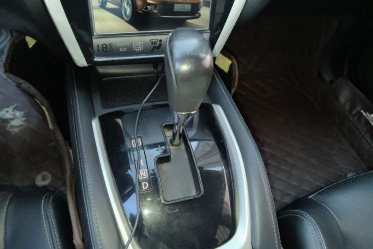Used Nissan X-Trail 2015 2.5L CVT Leading MAX Edition 4WD Gear Lever