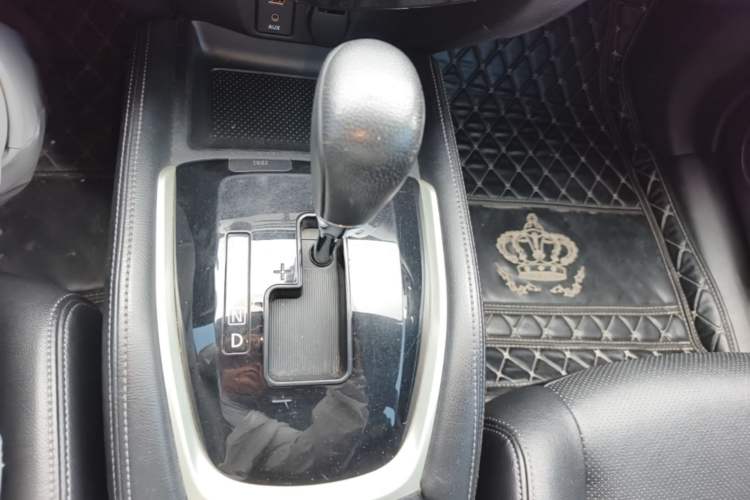 Used Nissan X-Trail 2015 2.0L CVT Comfort MAX Edition 2WD Gear Lever