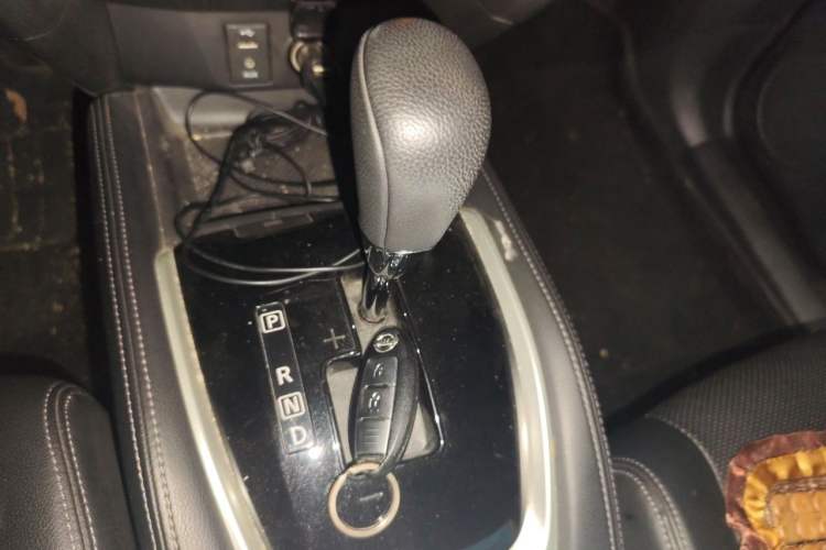 Used Nissan X-Trail 2015 2.0L CVT Comfort MAX Edition 2WD Gear Lever