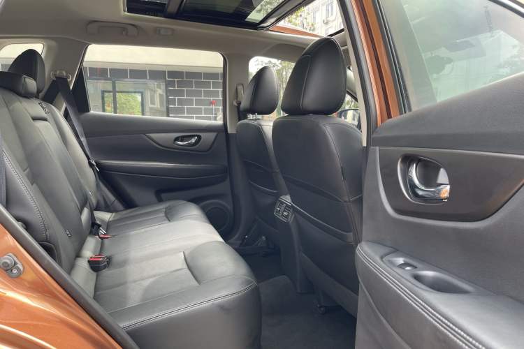 Used Nissan X-Trail 2015 2.0L CVT Comfort MAX Edition 2WD Interior 5