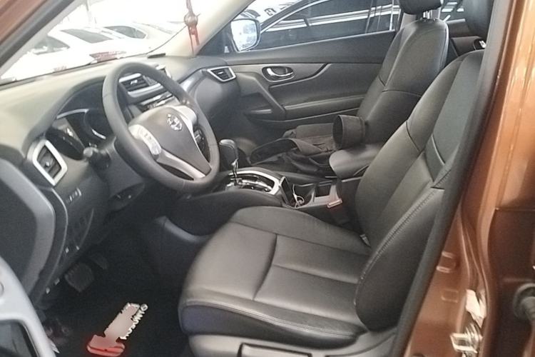 Used Nissan X-Trail 2015 2.0L CVT Comfort MAX Edition 2WD Left Front Seat