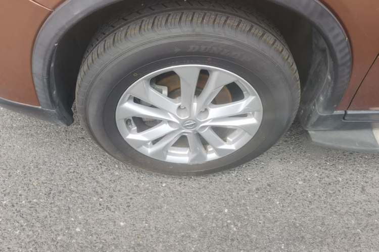 Used Nissan X-Trail 2015 2.0L CVT Comfort MAX Edition 2WD Left Front Wheel Hub
