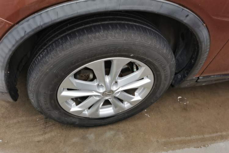 Used Nissan X-Trail 2015 2.0L CVT Comfort MAX Edition 2WD Left Front Wheel Hub