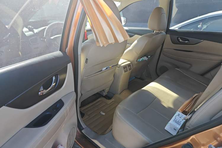 Used Nissan X-Trail 2015 2.0L CVT Comfort MAX Edition 2WD Left Rear Seat