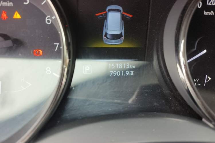 Used Nissan X-Trail 2015 2.0L CVT Comfort MAX Edition 2WD Odometer Close Up