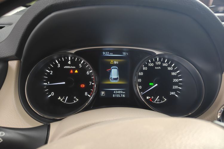 Used Nissan X-Trail 2015 2.0L CVT Comfort MAX Edition 2WD Odometer Close Up