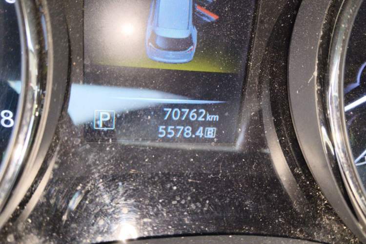 Used Nissan X-Trail 2015 2.0L CVT Comfort MAX Edition 2WD Odometer Close Up