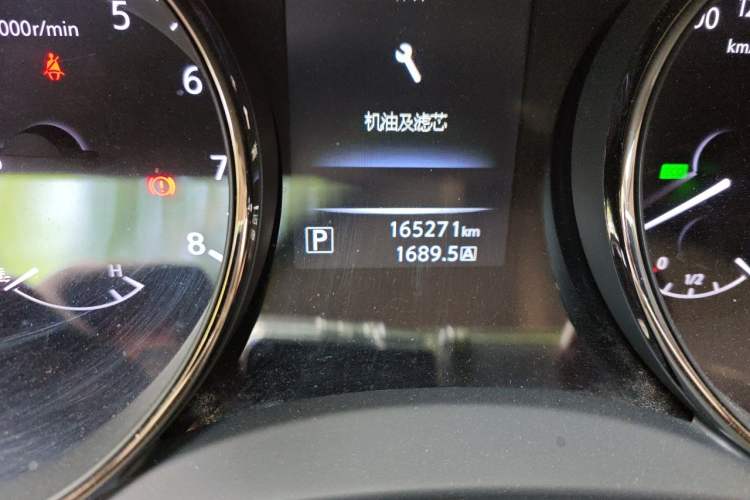 Used Nissan X-Trail 2015 2.0L CVT Comfort MAX Edition 2WD Odometer Close Up