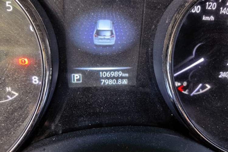 Used Nissan X-Trail 2015 2.0L CVT Comfort MAX Edition 2WD Odometer Close Up