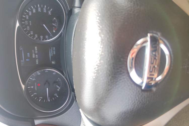 Used Nissan X-Trail 2015 2.0L CVT Comfort MAX Edition 2WD Odometer Close Up