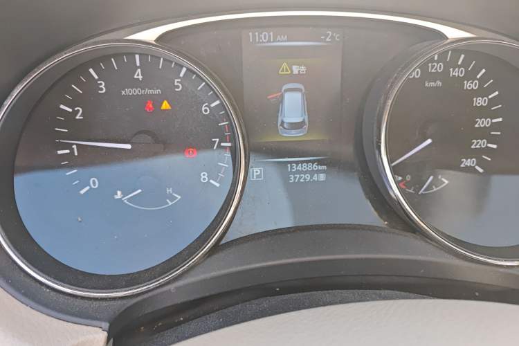 Used Nissan X-Trail 2015 2.0L CVT Comfort MAX Edition 2WD Odometer Close Up