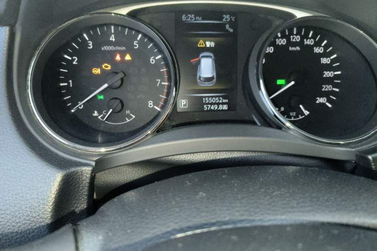 Used Nissan X-Trail 2015 2.5L CVT Leading MAX Edition 4WD Odometer Close Up