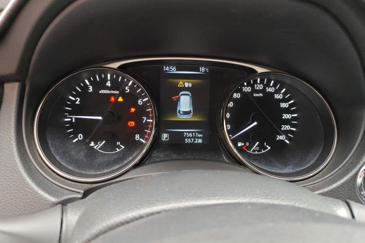 Used Nissan X-Trail 2015 2.0L CVT Comfort MAX Edition 2WD Odometer Close Up