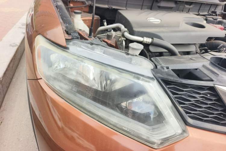 Used Nissan X-Trail 2015 2.0L CVT Comfort MAX Edition 2WD Right Front Headlight