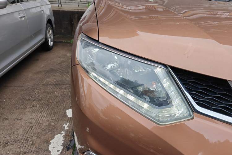 Used Nissan X-Trail 2015 2.0L CVT Comfort MAX Edition 2WD Right Front Headlight