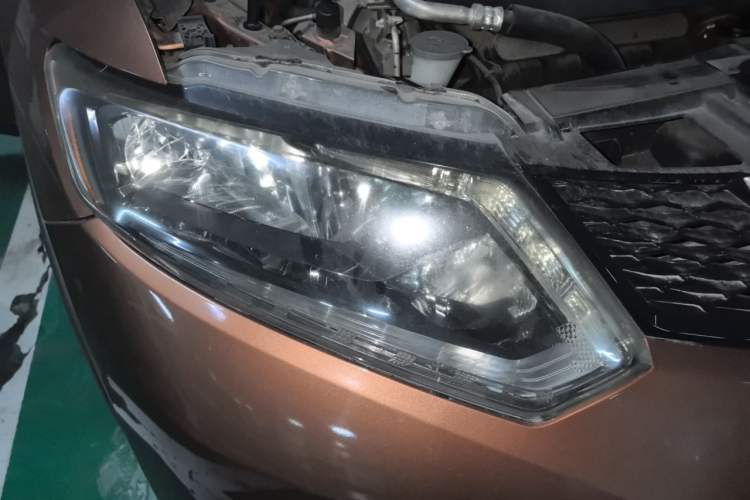 Used Nissan X-Trail 2015 2.0L CVT Comfort MAX Edition 2WD Right Front Headlight