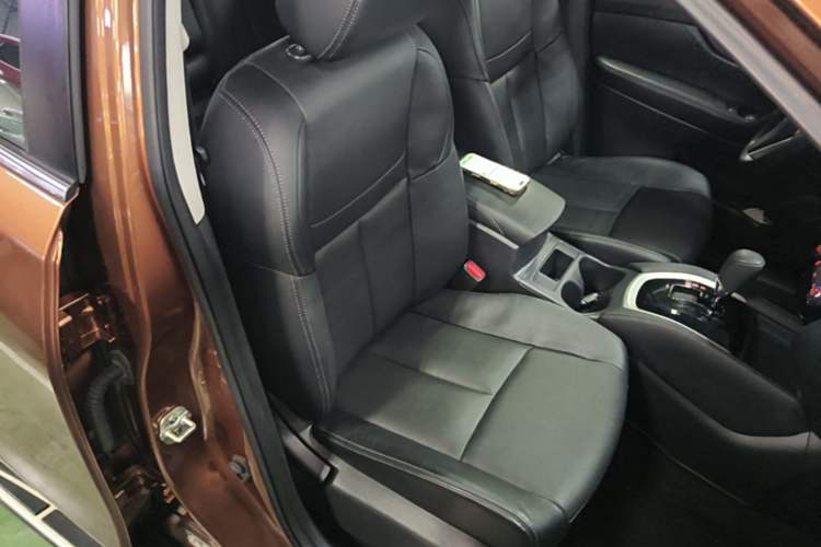 Used Nissan X-Trail 2015 2.0L CVT Comfort MAX Edition 2WD Right Front Seat