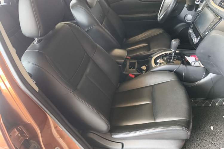Used Nissan X-Trail 2015 2.0L CVT Comfort MAX Edition 2WD Right Front Seat