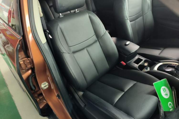 Used Nissan X-Trail 2015 2.0L CVT Comfort MAX Edition 2WD Right Front Seat