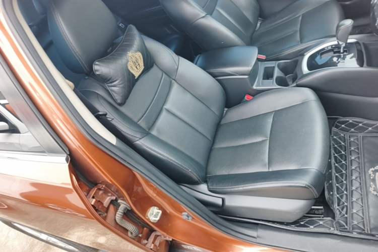 Used Nissan X-Trail 2015 2.0L CVT Comfort MAX Edition 2WD Right Front Seat