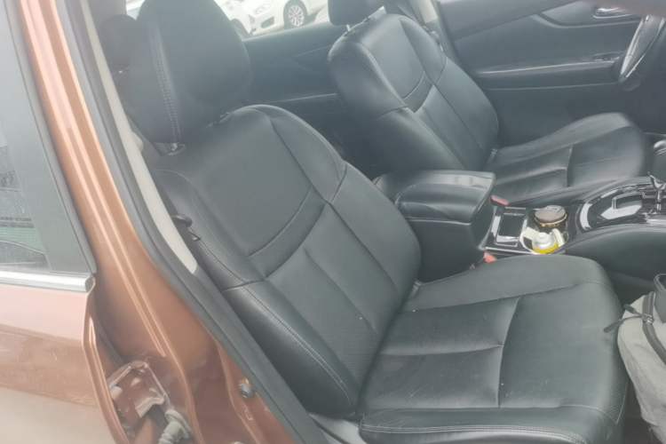 Used Nissan X-Trail 2015 2.0L CVT Comfort MAX Edition 2WD Right Front Seat