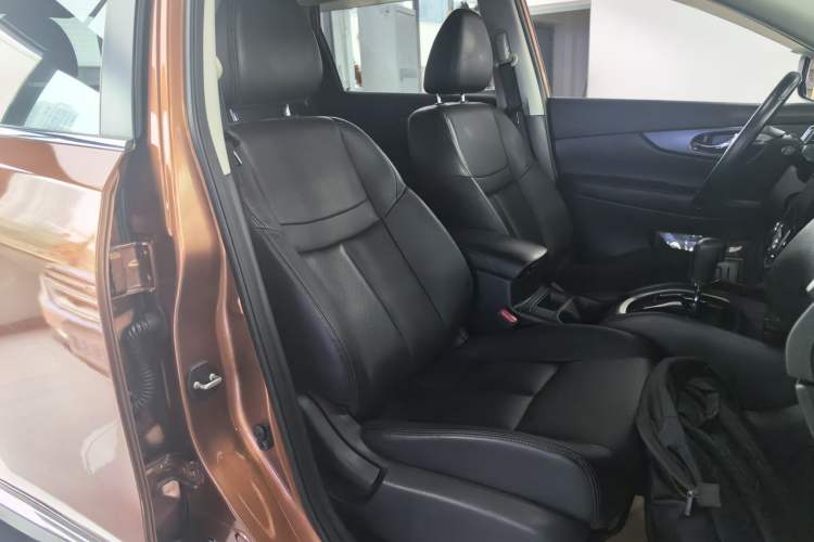 Used Nissan X-Trail 2015 2.0L CVT Comfort MAX Edition 2WD Right Front Seat
