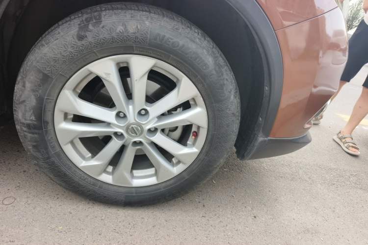 Used Nissan X-Trail 2015 2.0L CVT Comfort MAX Edition 2WD Right Front Wheel Hub