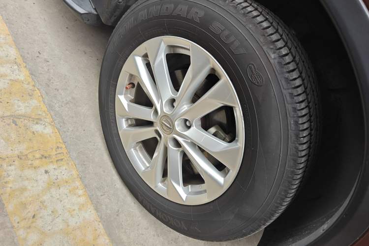 Used Nissan X-Trail 2015 2.0L CVT Comfort MAX Edition 2WD Right Front Wheel Hub