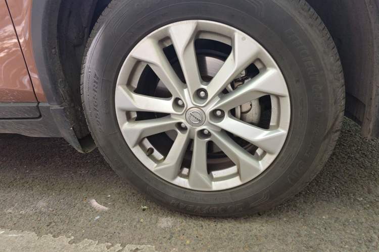 Used Nissan X-Trail 2015 2.0L CVT Comfort MAX Edition 2WD Right Front Wheel Hub