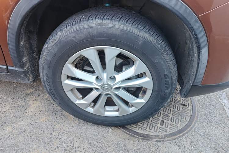 Used Nissan X-Trail 2015 2.0L CVT Comfort MAX Edition 2WD Right Front Wheel Hub