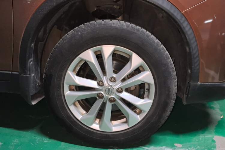 Used Nissan X-Trail 2015 2.0L CVT Comfort MAX Edition 2WD Right Front Wheel Hub