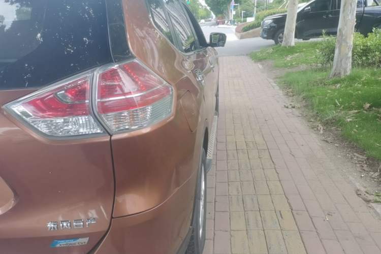 Used Nissan X-Trail 2015 2.0L CVT Comfort MAX Edition 2WD Right Rear Taillight